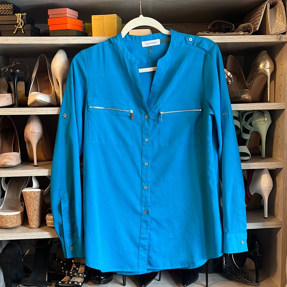 Teal blue Calvin Klein women’s button down blouse silver hardware